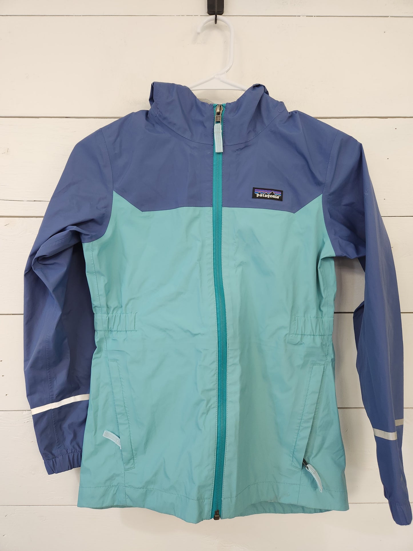 Size 10 | Patagonia Rain coat *staining