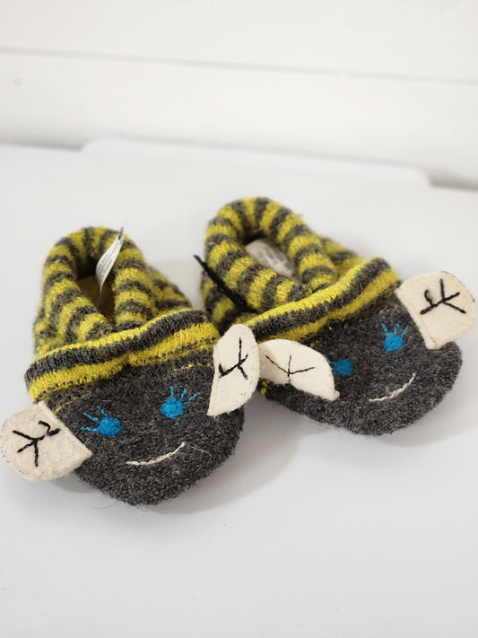 Size 17(0-6m) | Garnet Hill Pure Wool Shoes