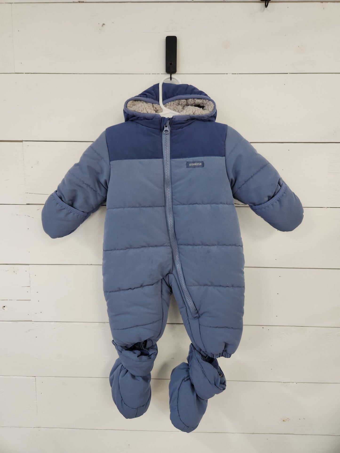 Size 3-6m | Oshkosh Bunting w/Cuffs and Booties *staining