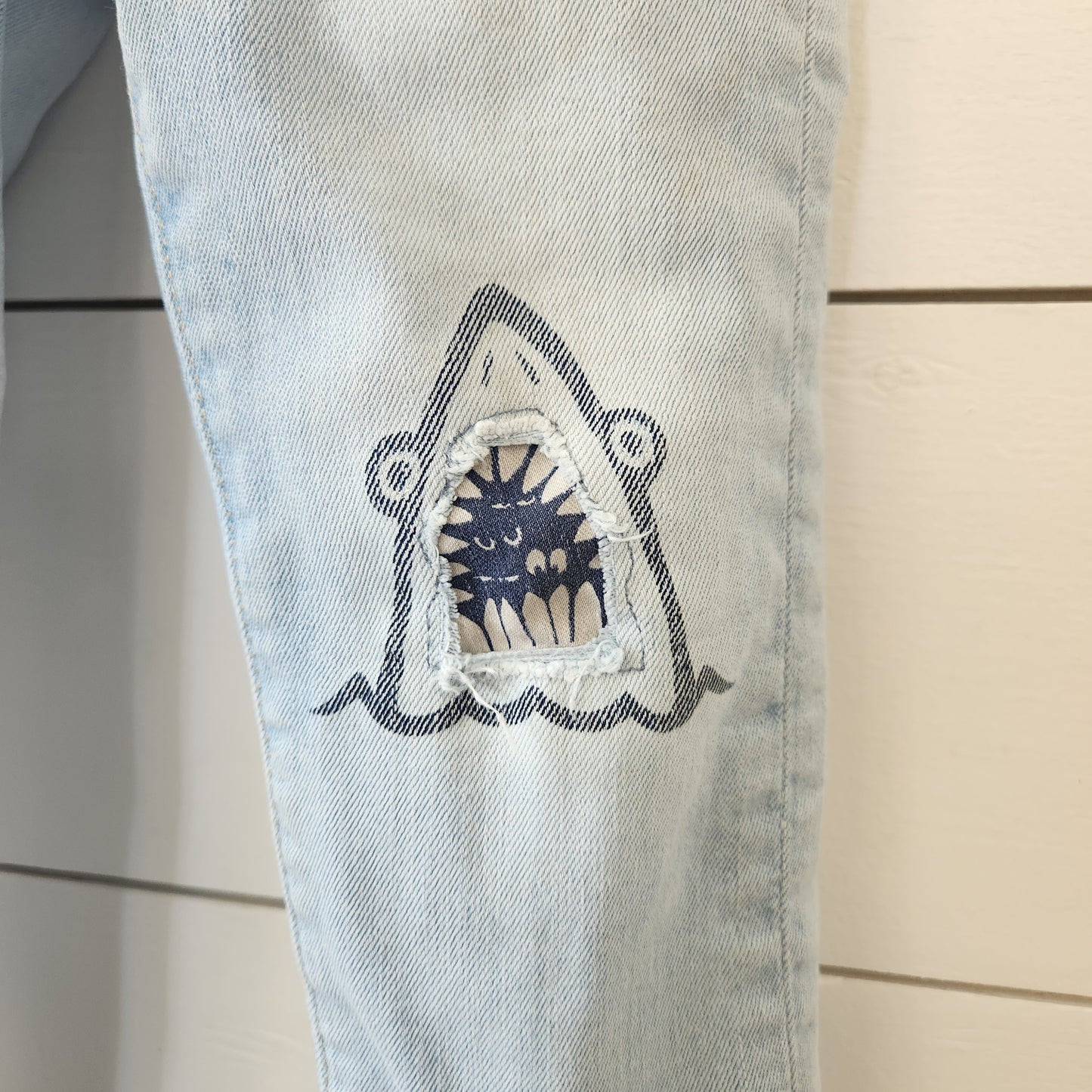 Size 3t | Gap Shark Jeans *staining
