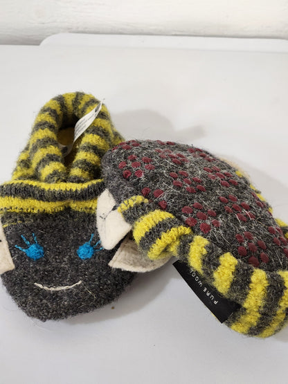 Size 17(0-6m) | Garnet Hill Pure Wool Shoes