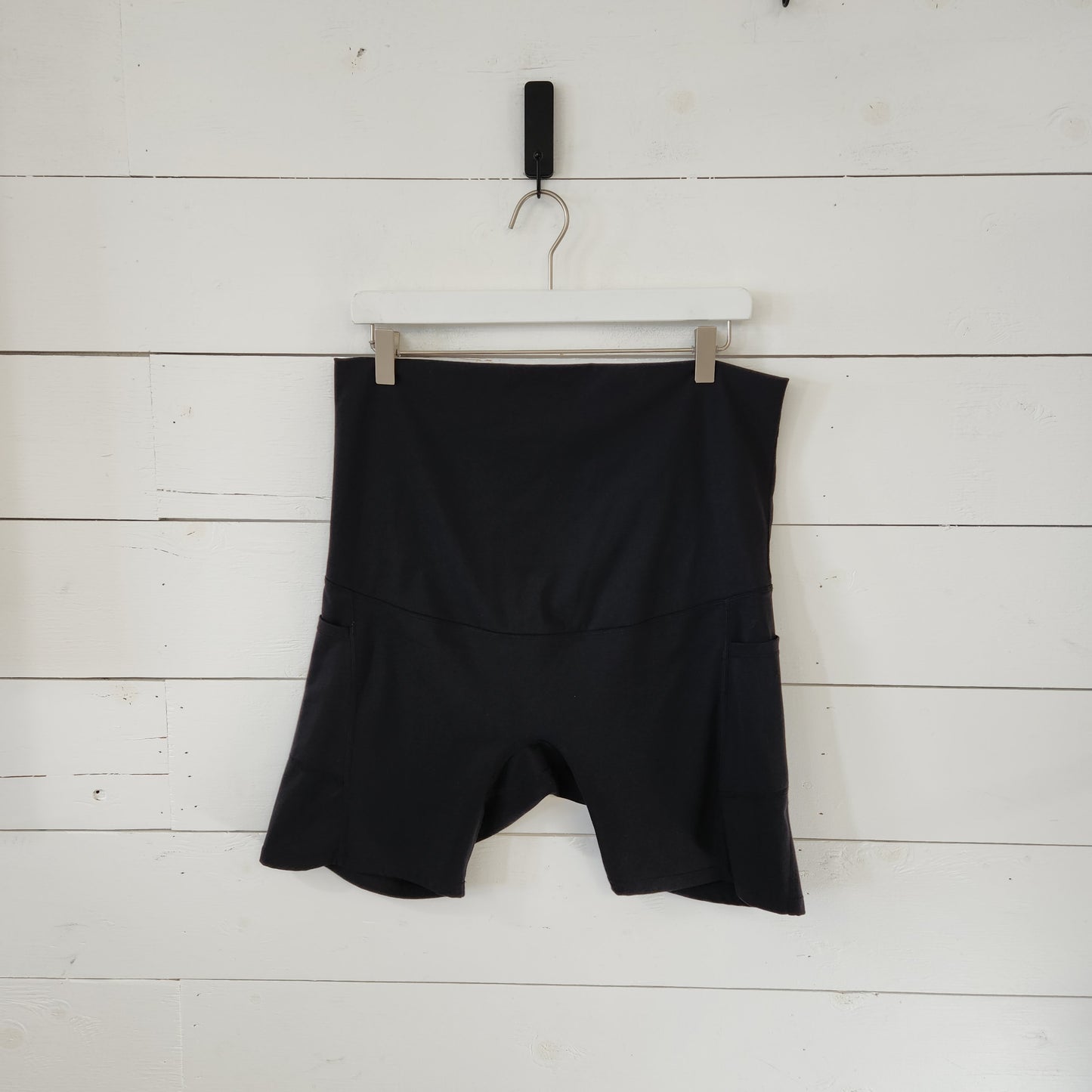 Size XL | Poshdivah Black Maternity Shorts