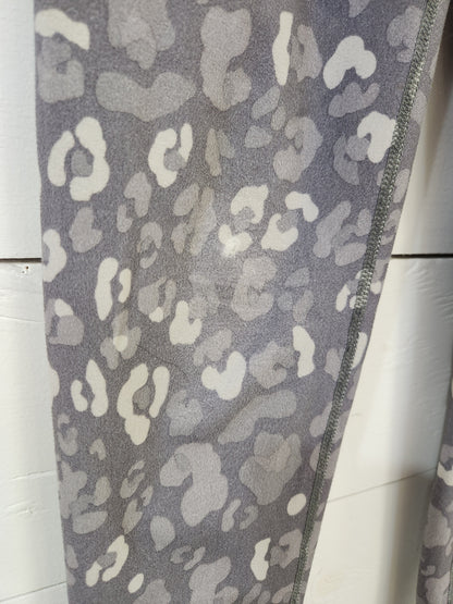 Size 10-12 | Eddie Bauer Grey Cheetah Leggings *wear