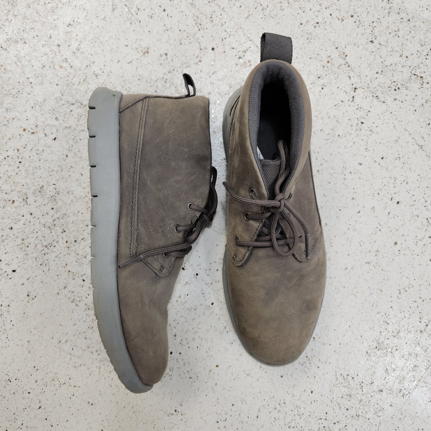 Size 4 | UGG Waterproof Canoe Shoes