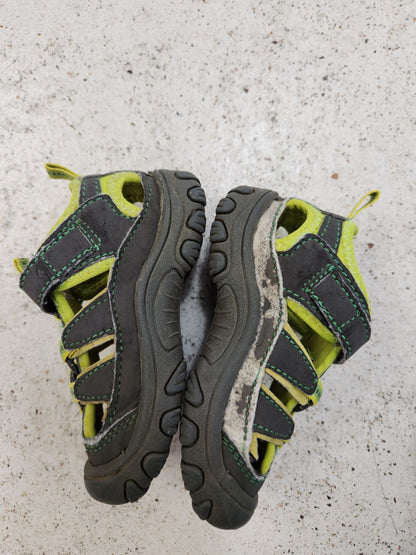 Size 5 | Osh Kosh Green Sandals *wear