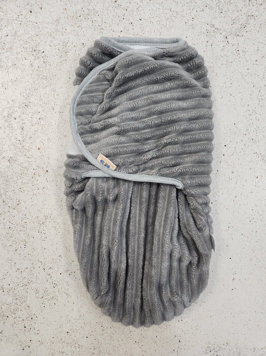 Size S | Blue Snail Grey Fleece Swaddle