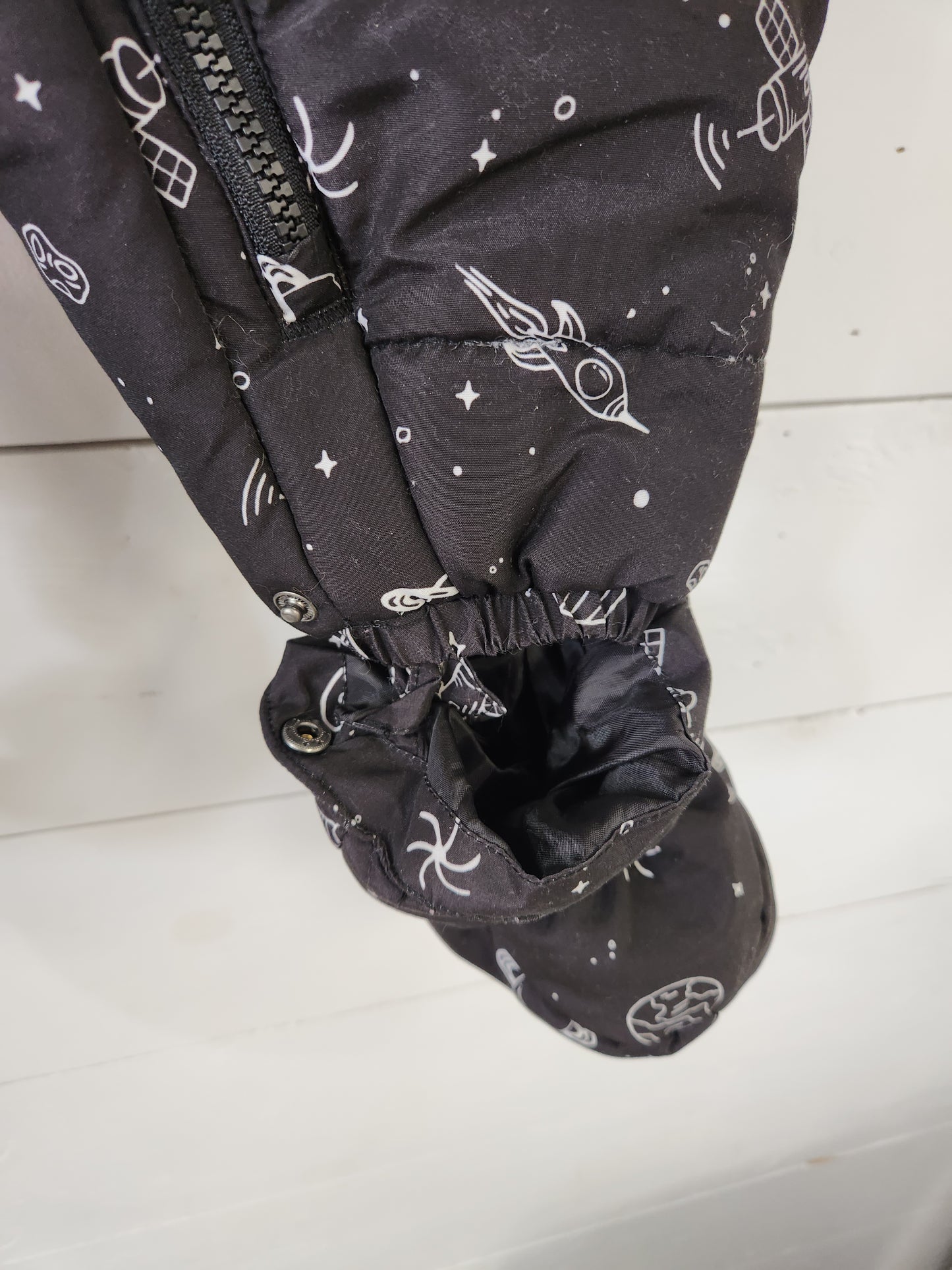 Size 3-6m | Oshkosh Bunting w/removable Booties