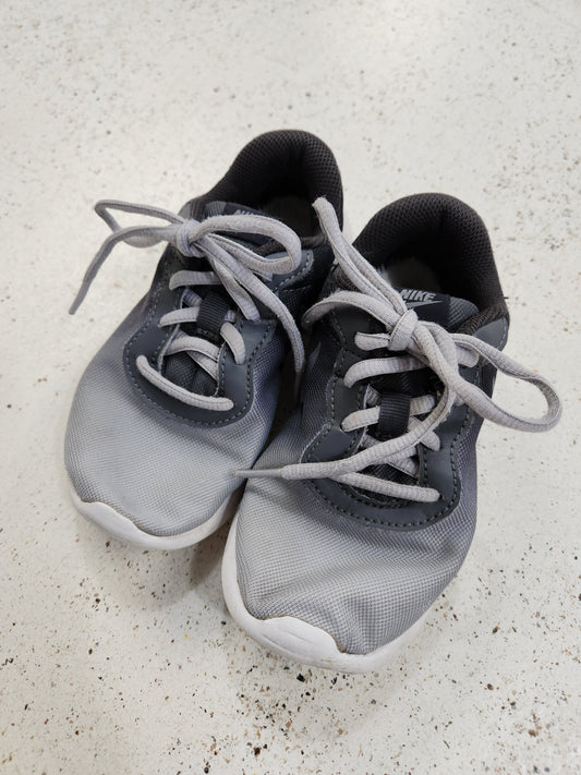 Size 12 | Nike Grey Tennis Shoes *wear
