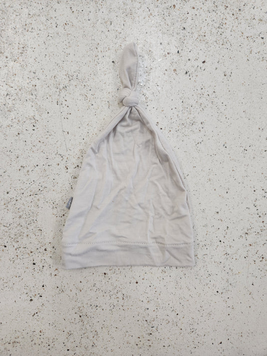 Size NB | Kyte Cream Top Knot Hat