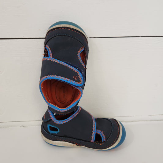 Size 5 | Stride Rite velcro shoes