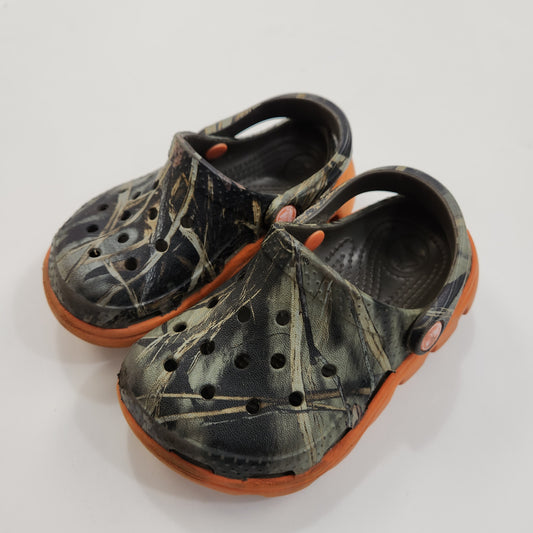 Size 6-7 | Crocs