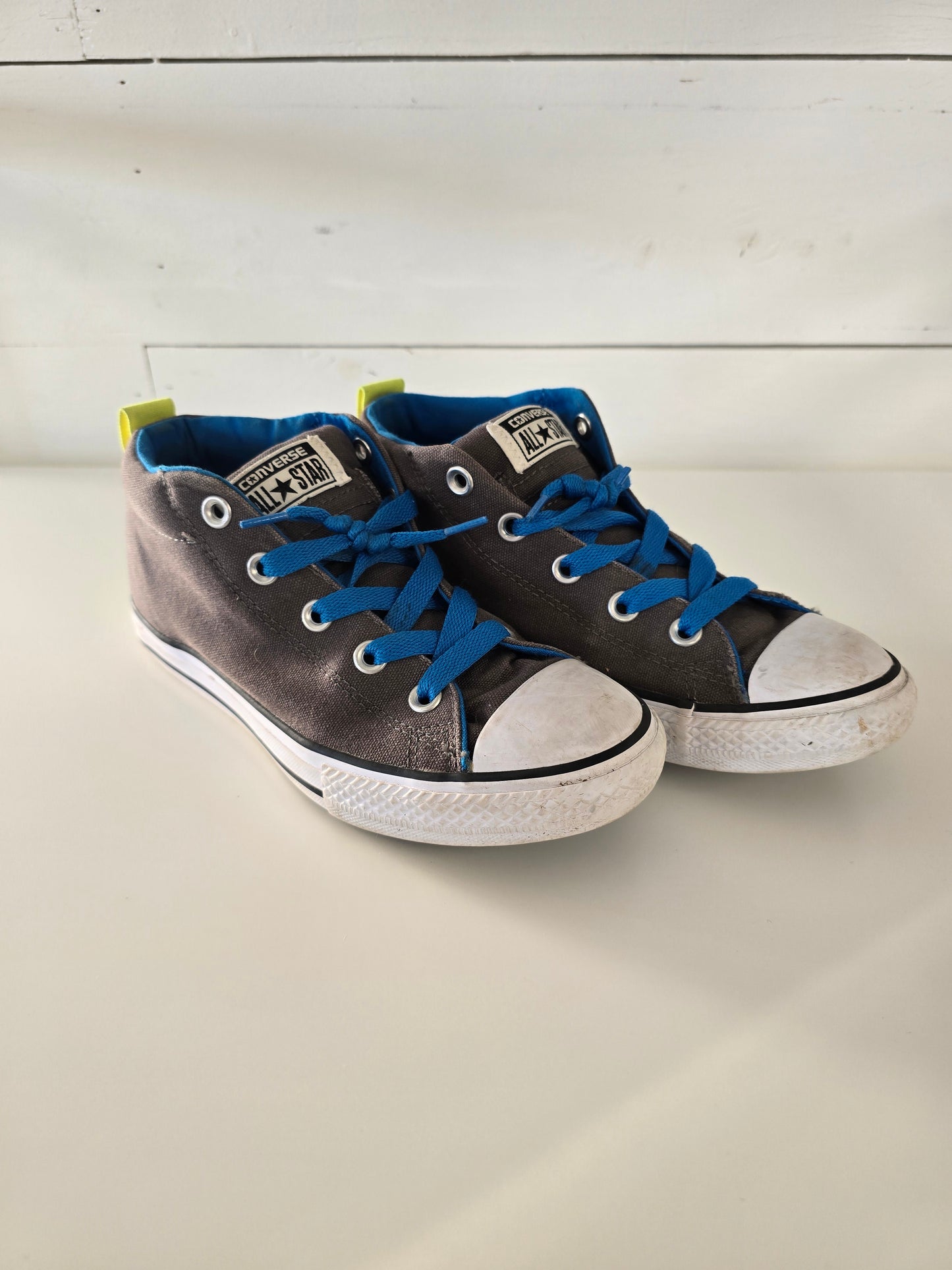 Size 4 | Converse Shoes