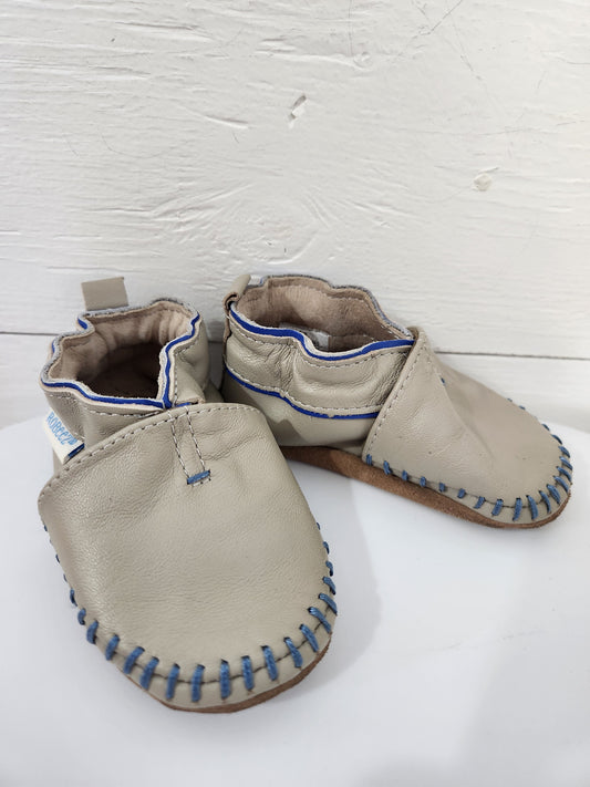 Size 0-6m | Robeez Grey shoes