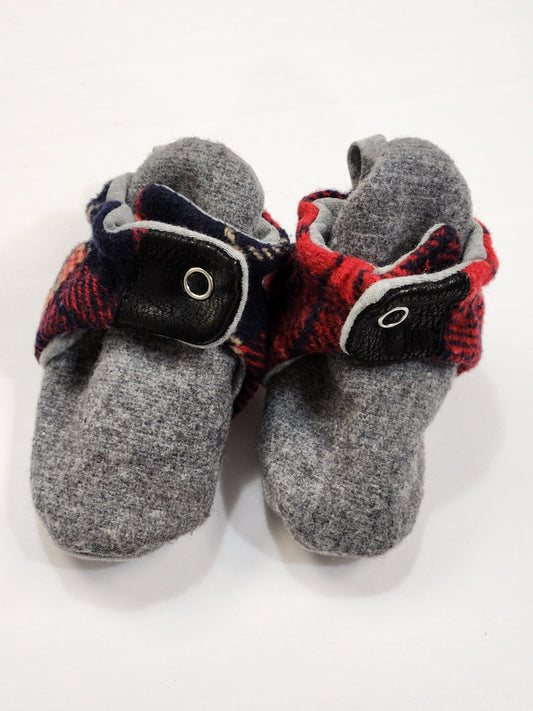 Size 3-6m | Robeez Plaid Booties