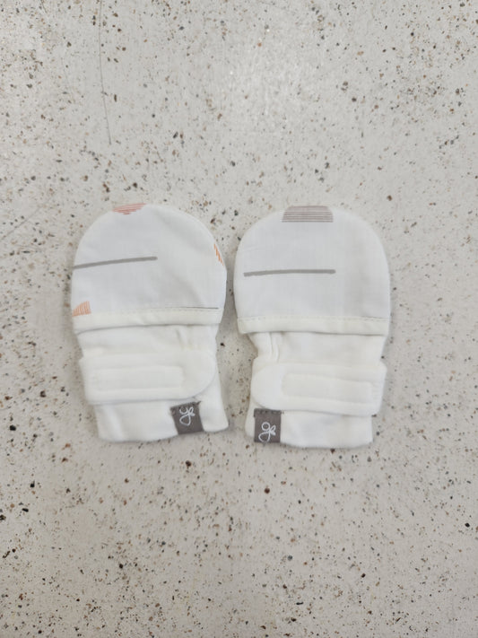 Size NB | Goumi 'Stay On Baby' Mitts