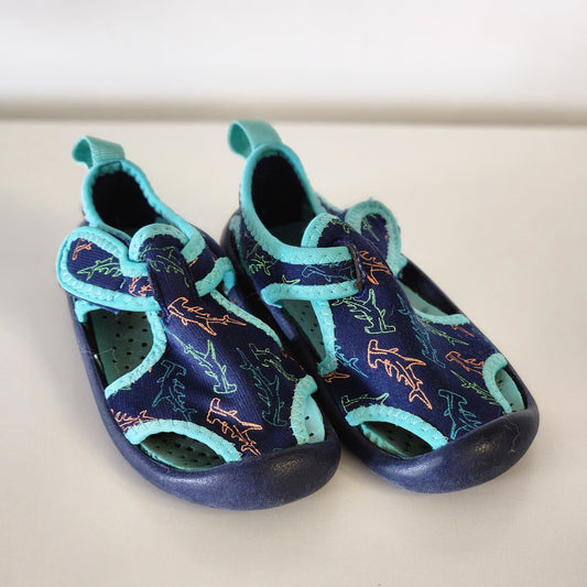 Size 7m | Osh Kosh watershoes