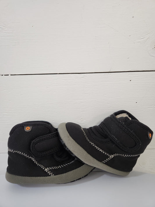 Size 6 | Bogs Infant boots