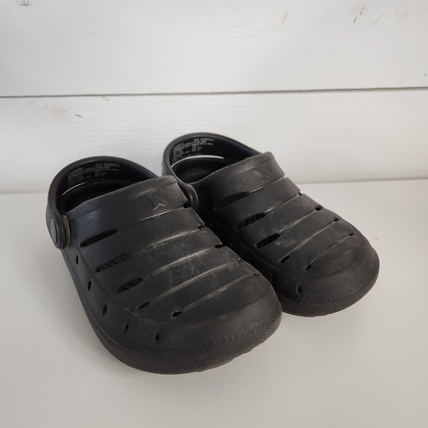 Size 7 | Rugged Shark Black Shoes