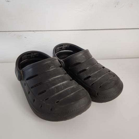Size 7 | Rugged Shark Black Shoes