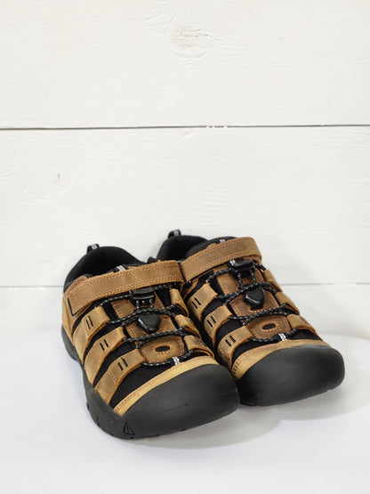 Size 2 | Keen NWoT Hiking Shoes