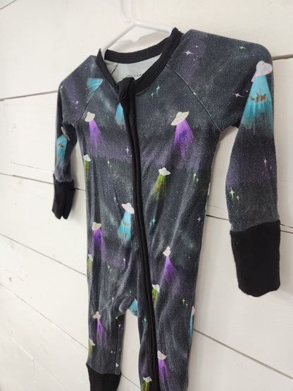 Size 0-3m | Little Alaskan Area 907 Zippered Romper