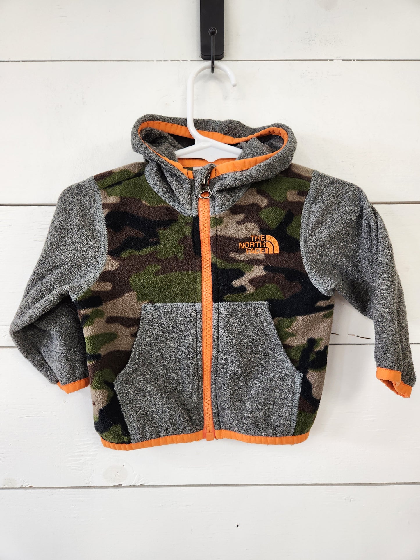 Size 3-6m | North Face camo