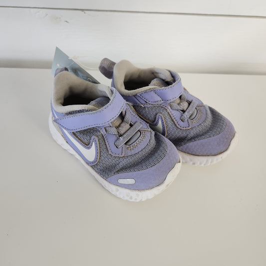 Size 6 | Nike Purple Velcro Shoes