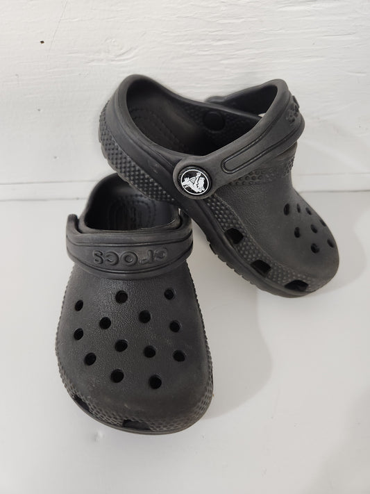Size 7 | Crocs black
