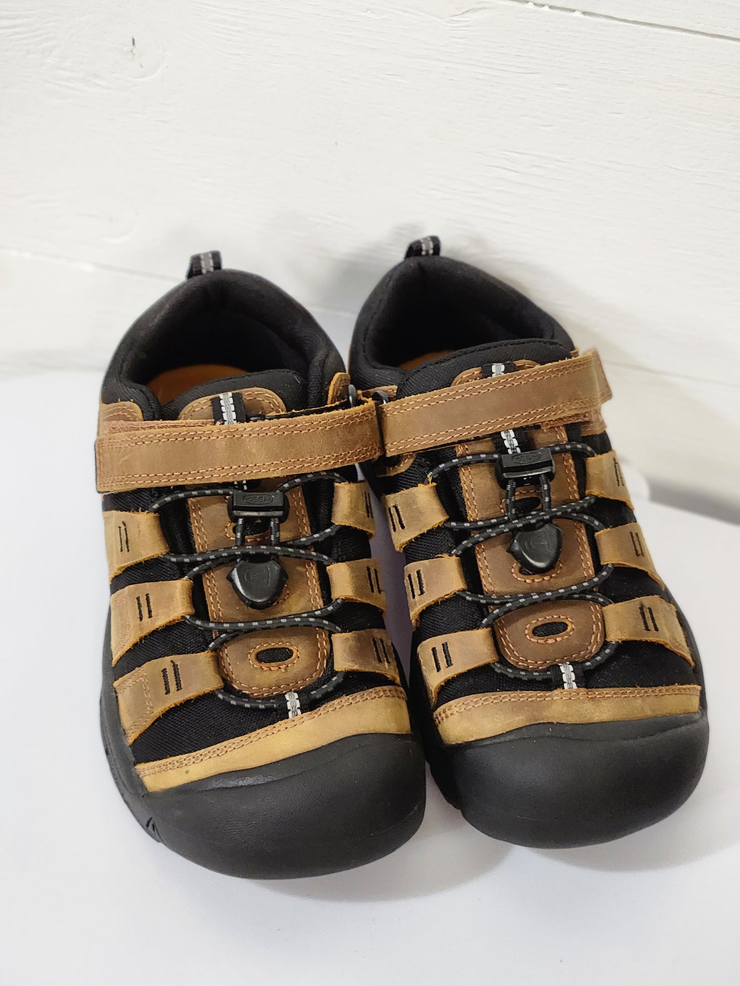 Size 2 | Keen NWoT Hiking Shoes