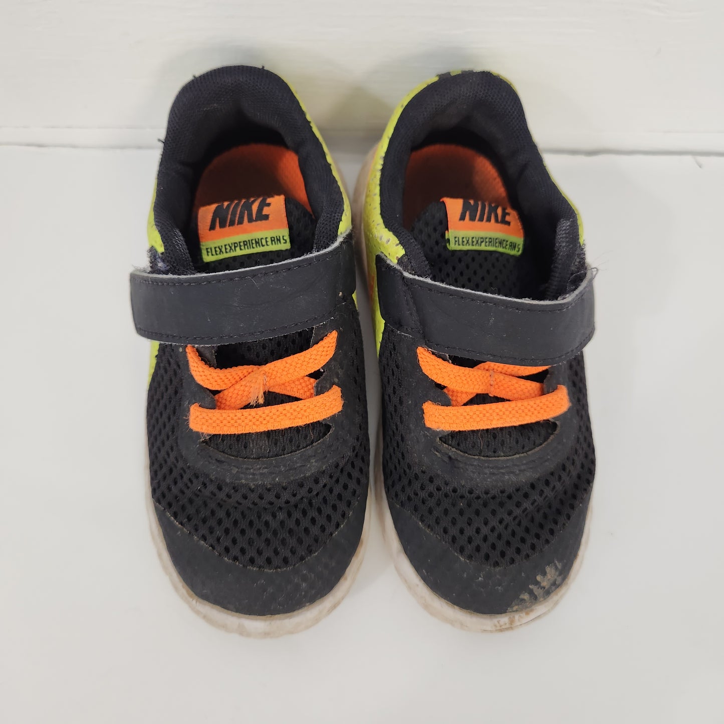 Size 7 | Nike Infant neon/black *wear