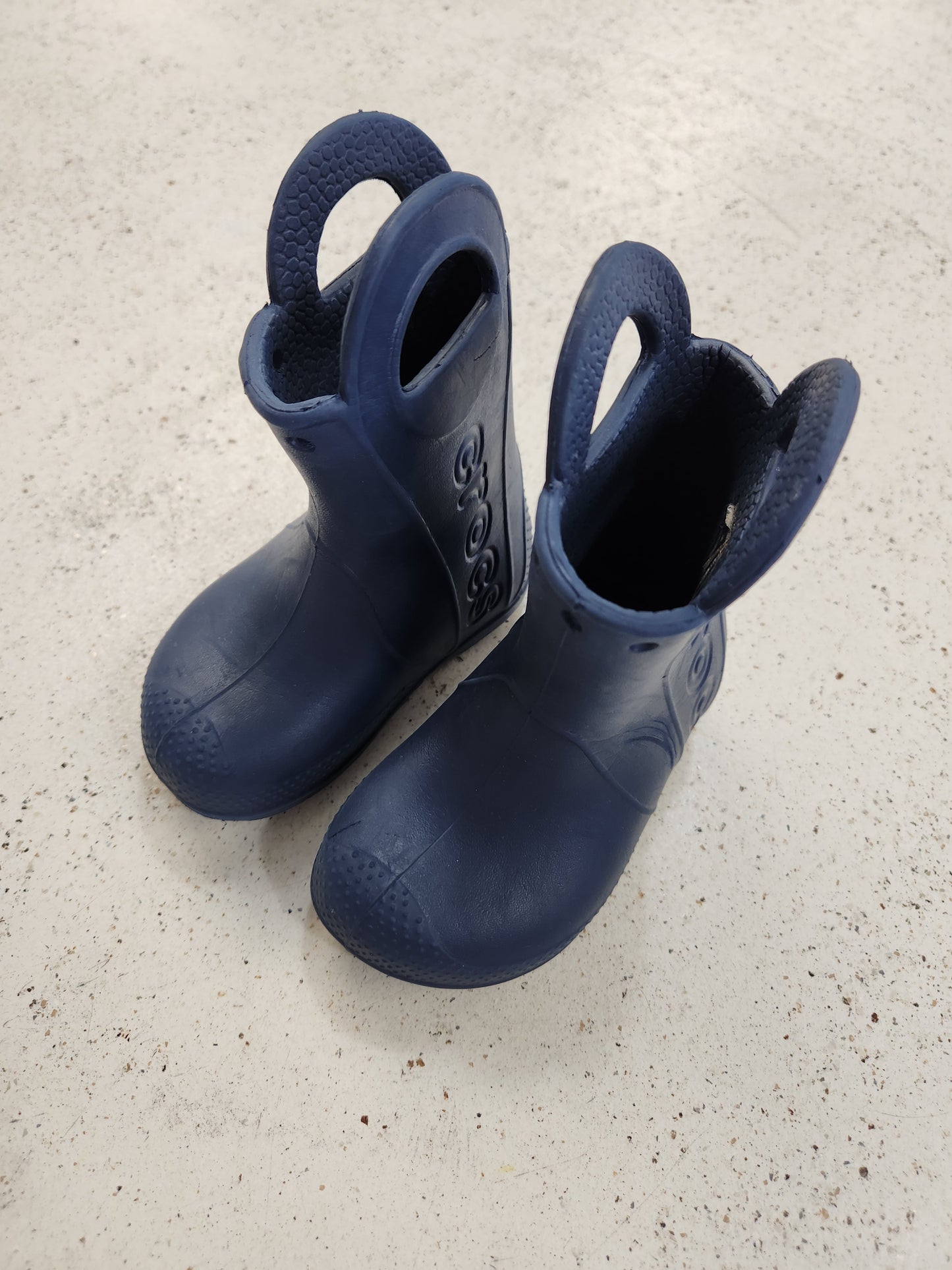 Size 6 | Crocs Navy Boots *tear