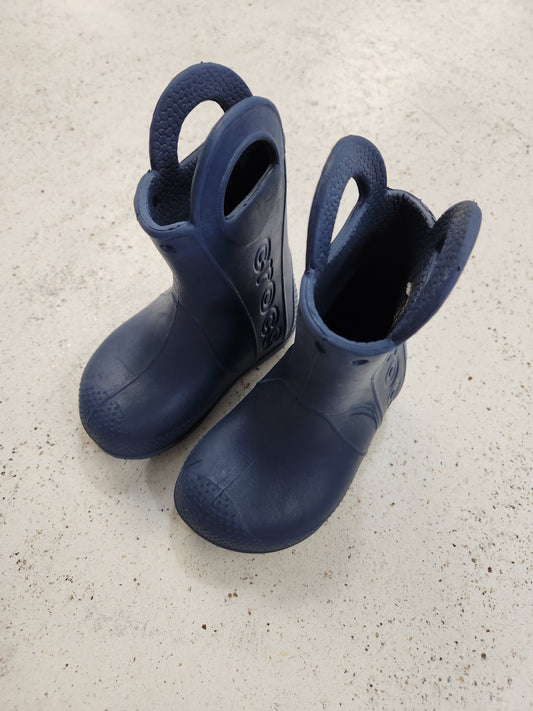 Size 6 | Crocs Navy Boots *tear