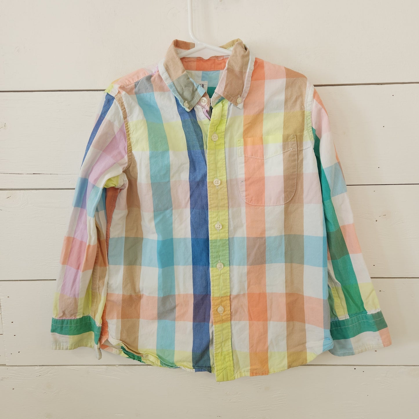 Size 6-7 | Gap Pastel Buttondown *stain